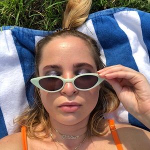 Illesteva Marianne Sunglasses in Mint